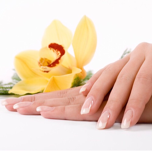 RYNA NAILS & BEAUTY - manicure